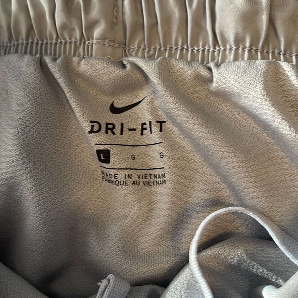 Grey Nike women’s running shorts - Picture 2 of 3